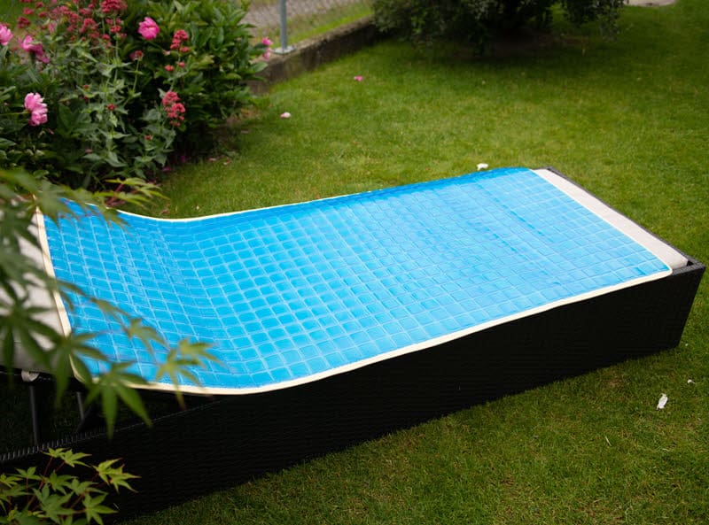 Kühlmatten als Liegeunterlage auch im Garten Kühlmatten als Liegeunterlage auf dem Liegestuhl