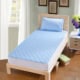Auflage_90x200 | kühlmatte.ch Twin bed with a light wood frame and blue quilted mattress topper plus matching pillow.
